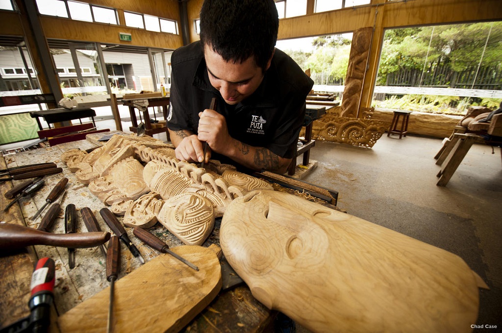 Seniman patung yang dapat kita temui di Rotorua, New Zealand
