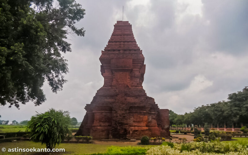 Candi Wringin Lawang, Trowulan