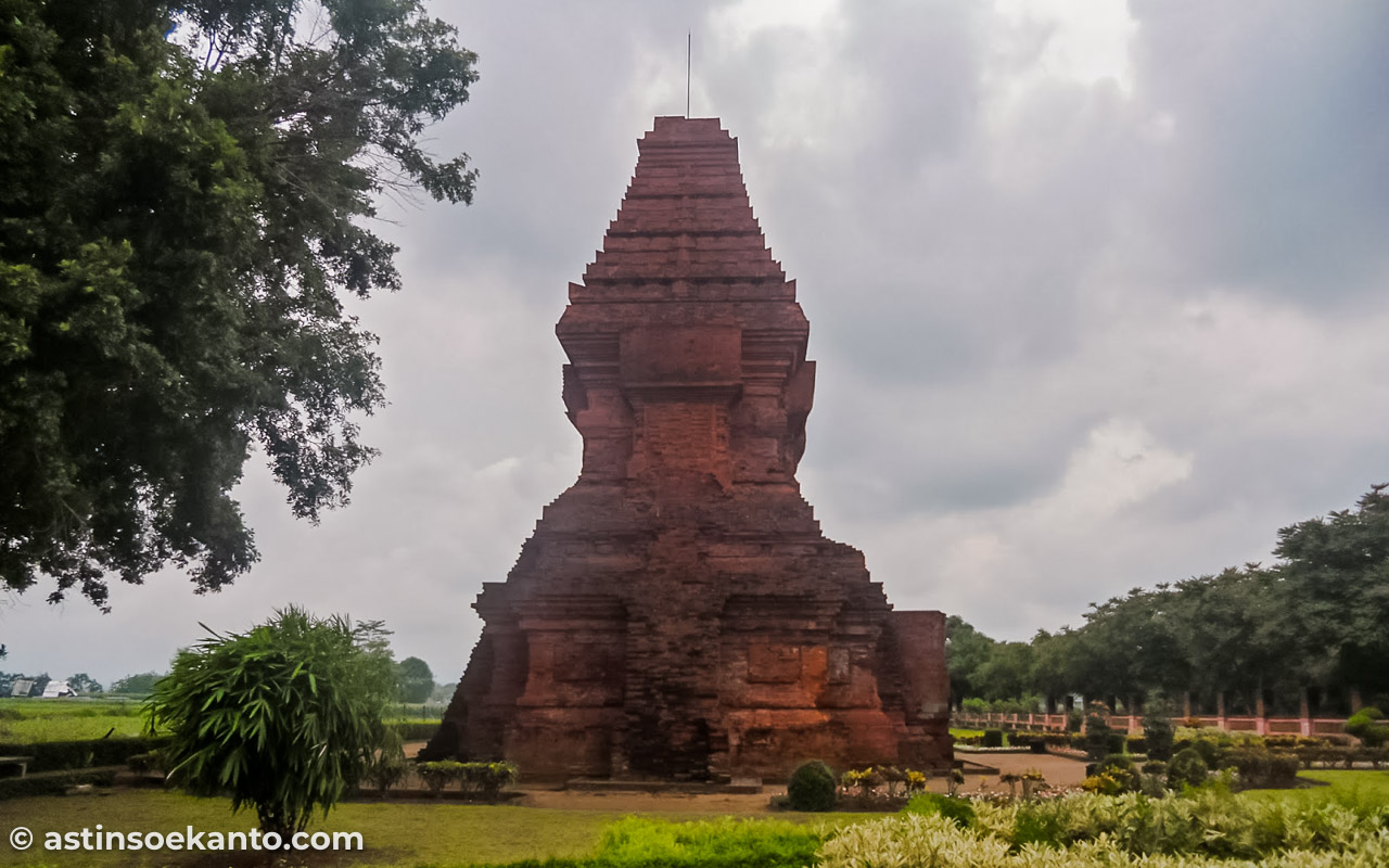 Trowulan: Berawal dari Candi Wringin Lawang — Astin Soekanto
