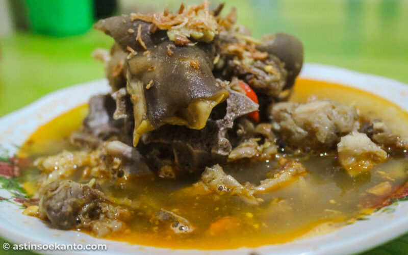 Kuliner Solo: Drama di Warung Tengkleng Yu Tentrem